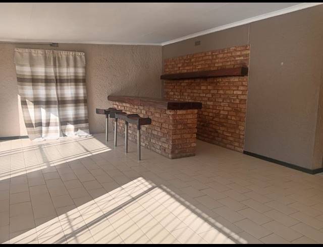 4 BEDROOM HOUSE FOR SALE IN MOREHILL